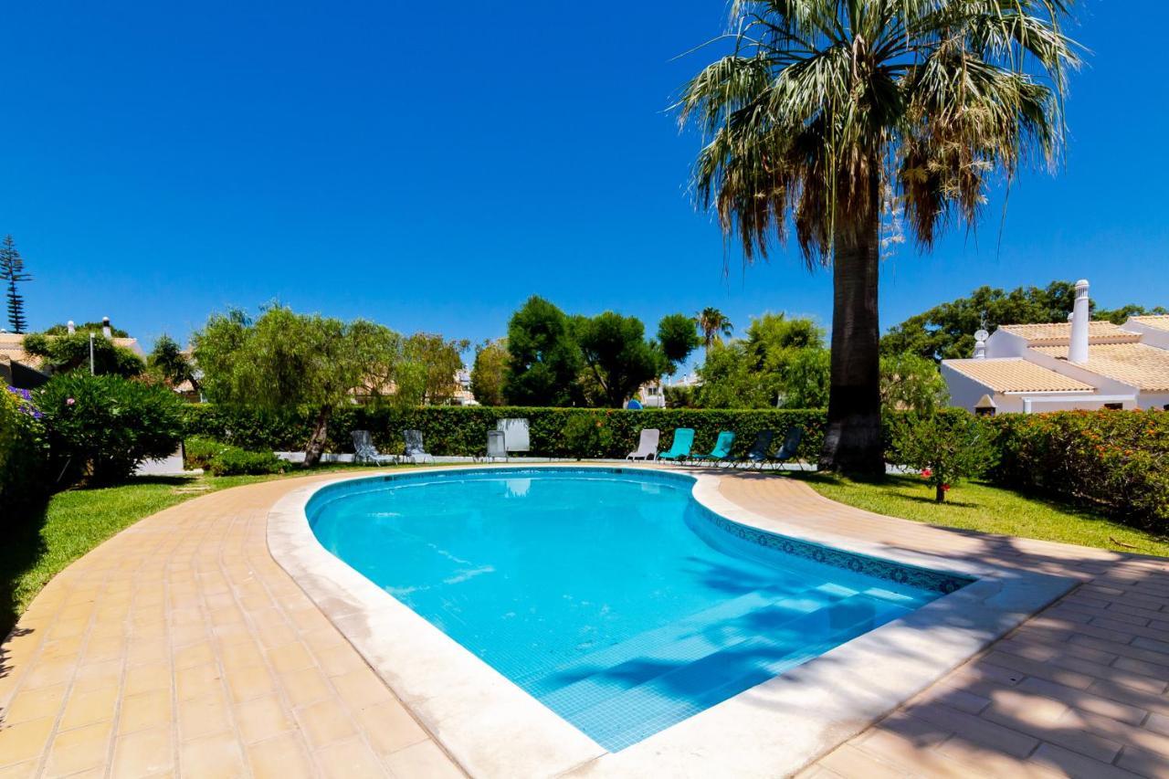 Small Villa 4Pax -Shared Pool @ Homesbyfc 알부페이라 외부 사진